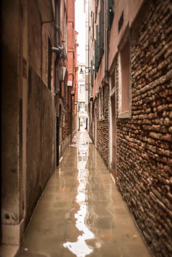 Appartamento Alla Fenice Venedig Exterior foto