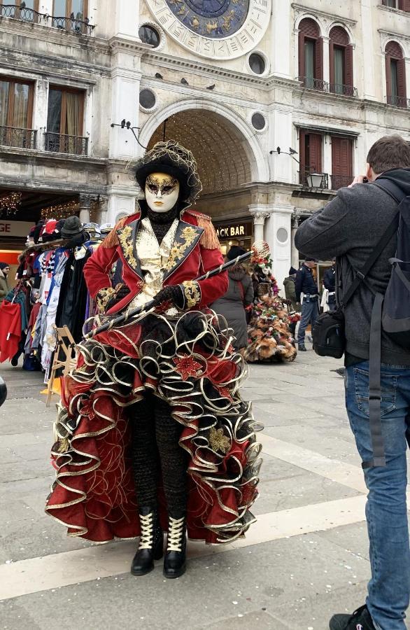 Appartamento Alla Fenice Venedig Exterior foto