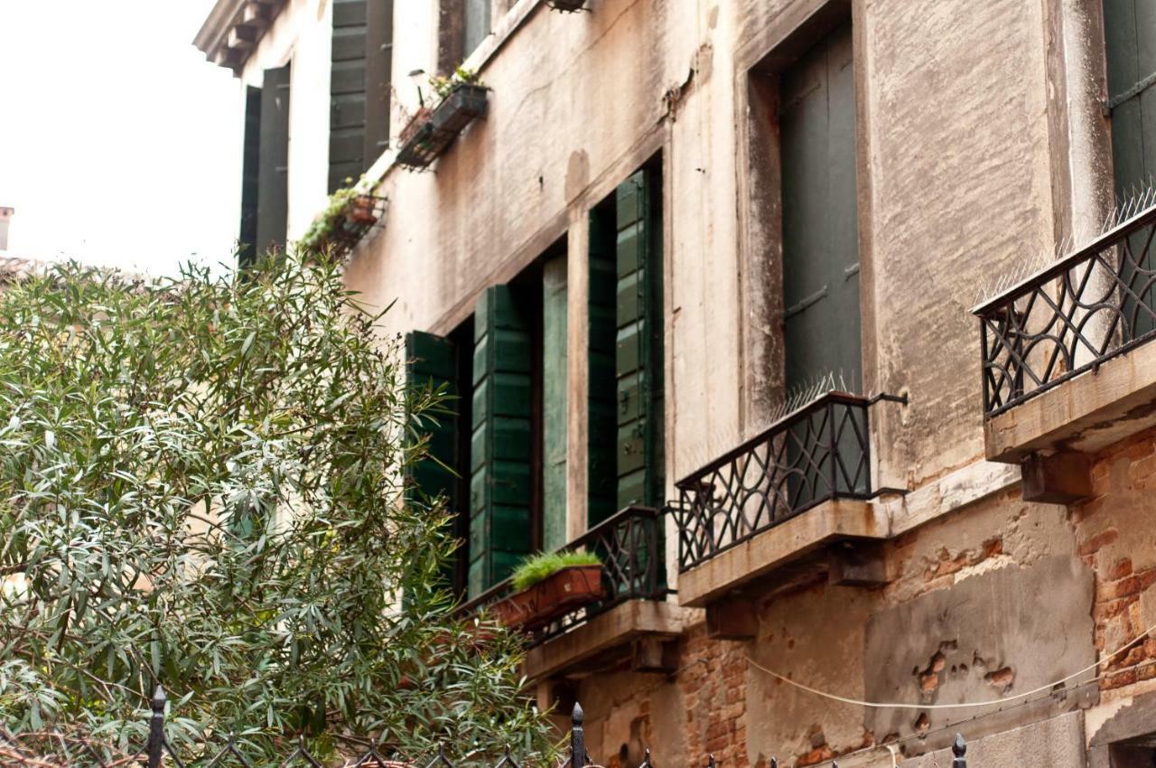 Appartamento Alla Fenice Venedig Exterior foto